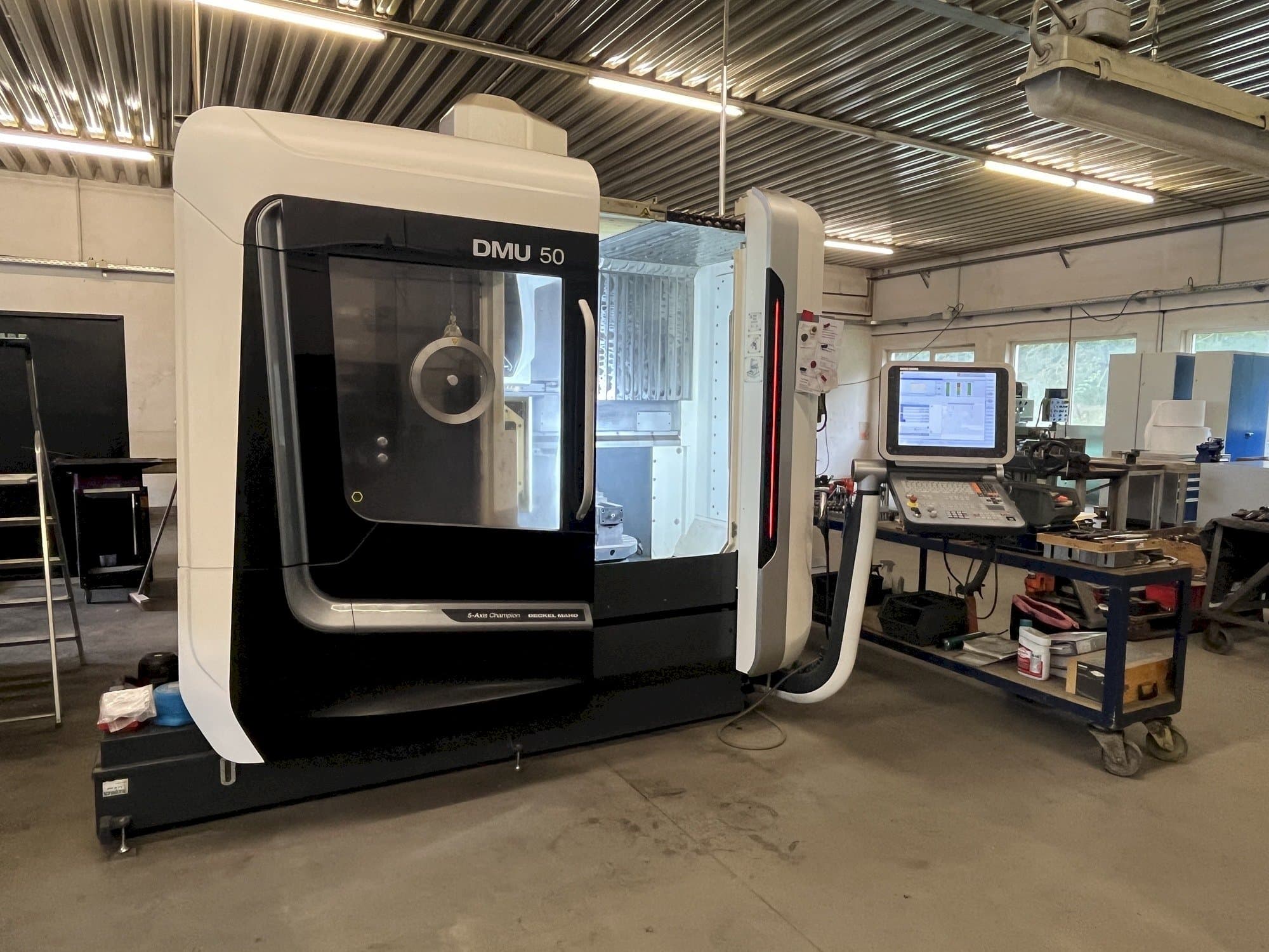 DECKEL MAHO DMU 50 Mašinos vaizdas iš priekio