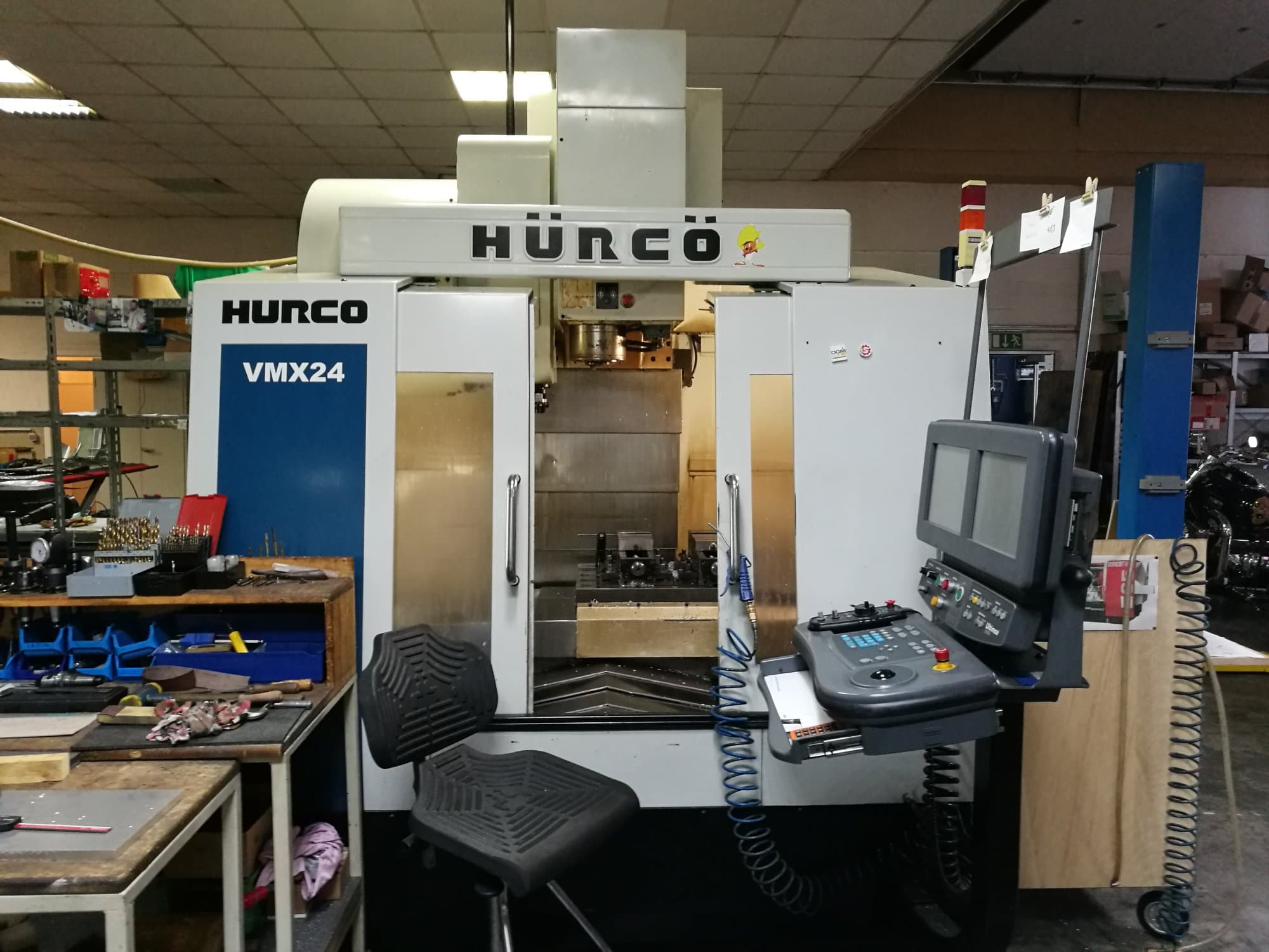 Hurco VMX24 Mašinos vaizdas iš priekio