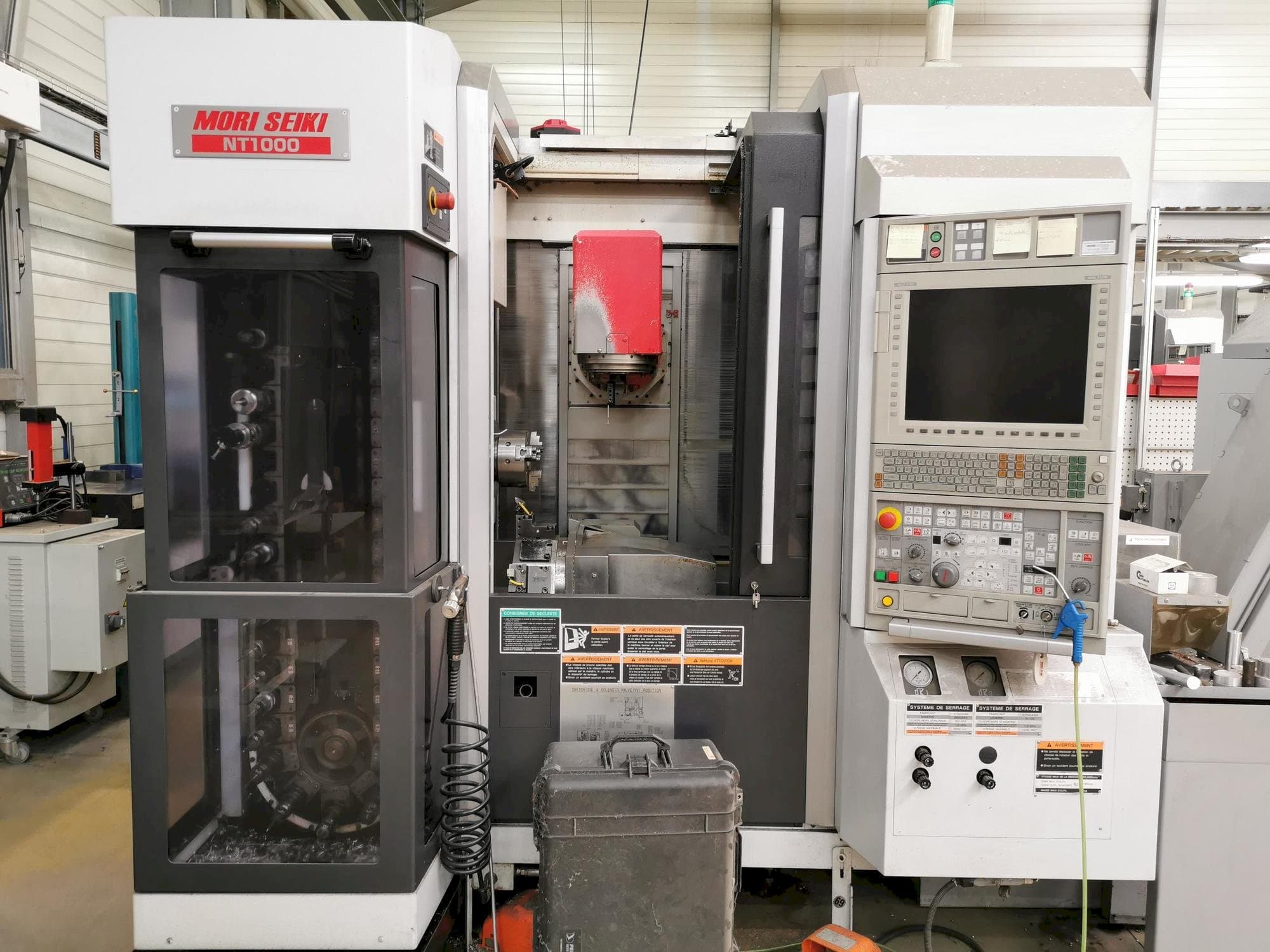 MORI SEIKI NT 1000 Mašinos vaizdas iš priekio
