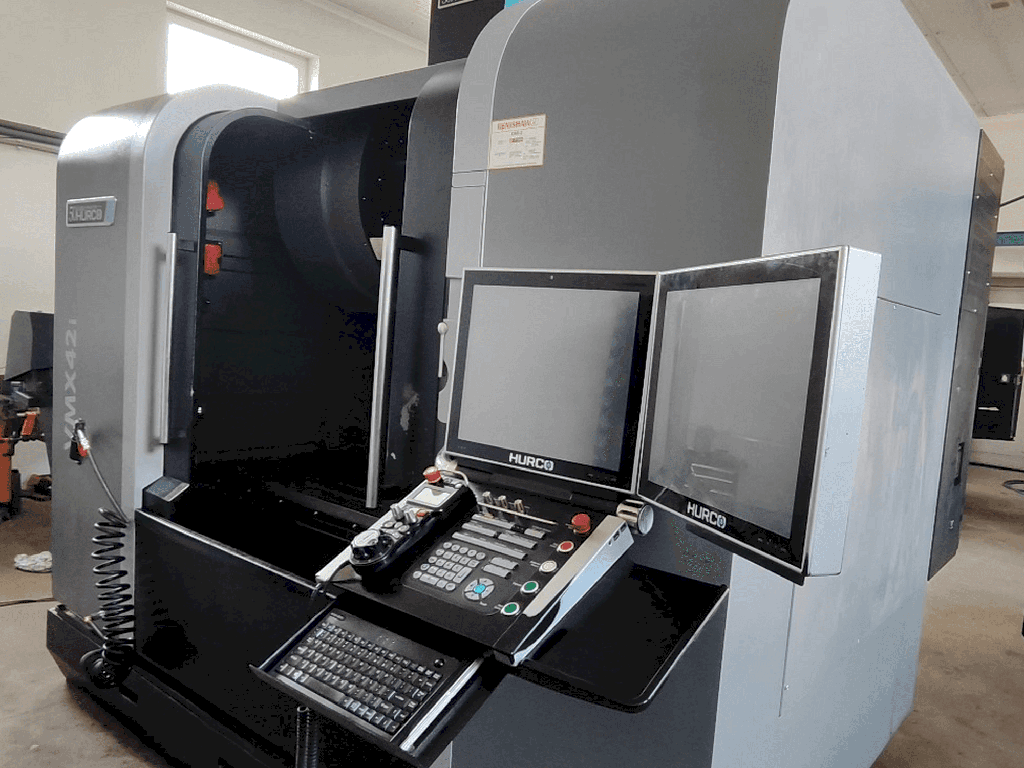 Hurco VMX 42i (2018) Mašinos vaizdas iš priekio