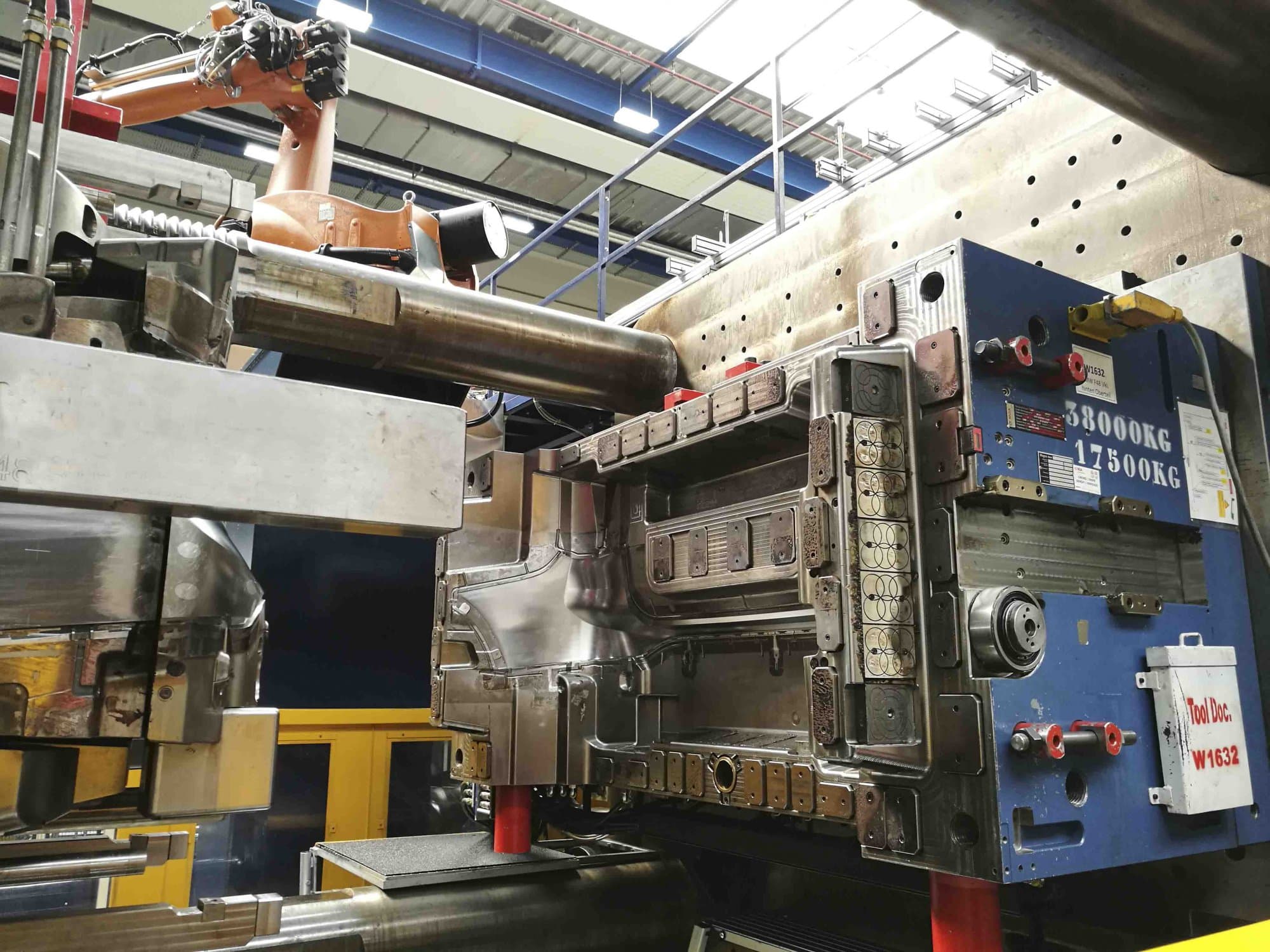 Husky E 3650 RS 170/155 Mašinos vaizdas iš priekio