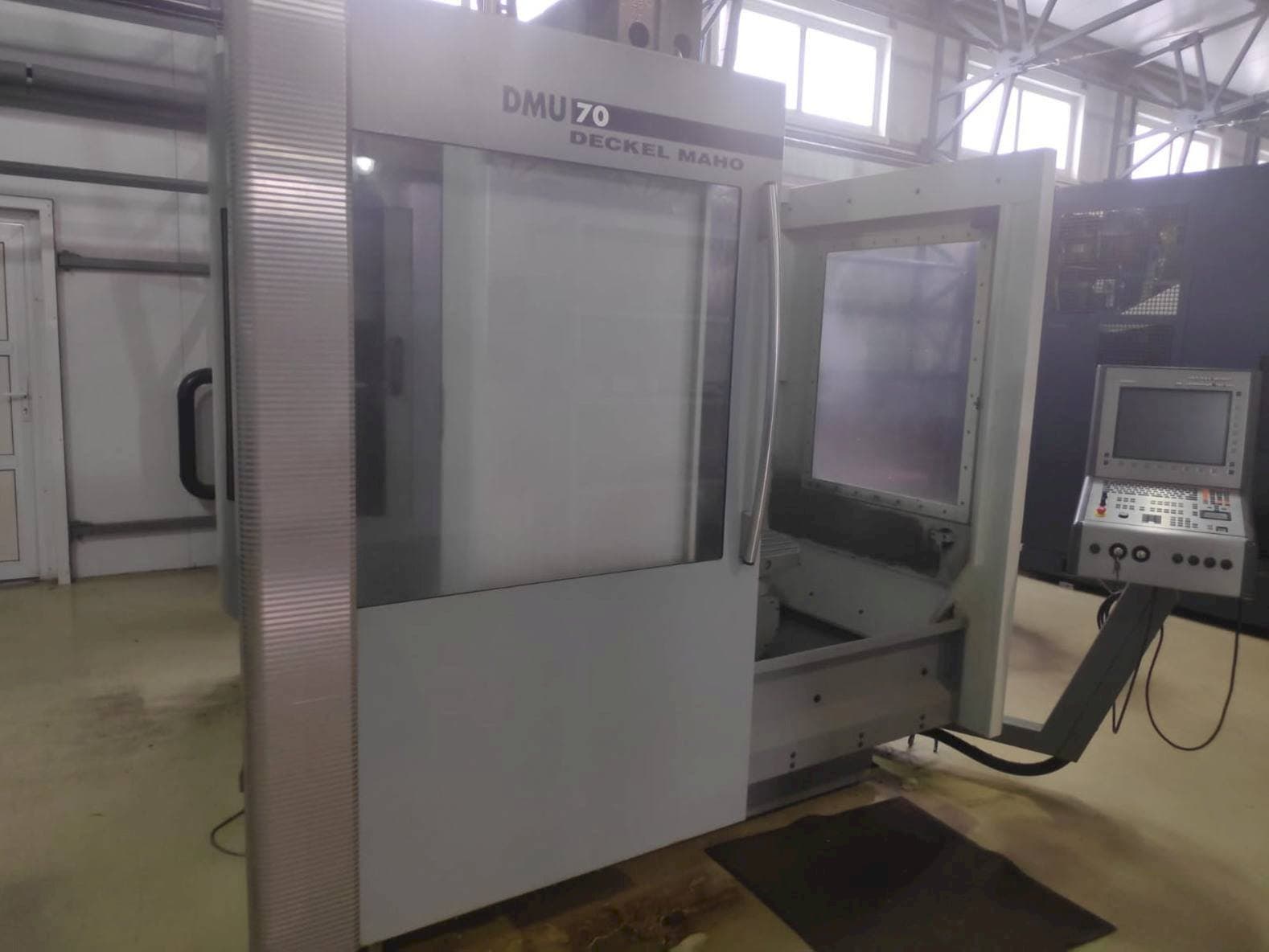 DECKEL MAHO DMU 70 Mašinos vaizdas iš priekio