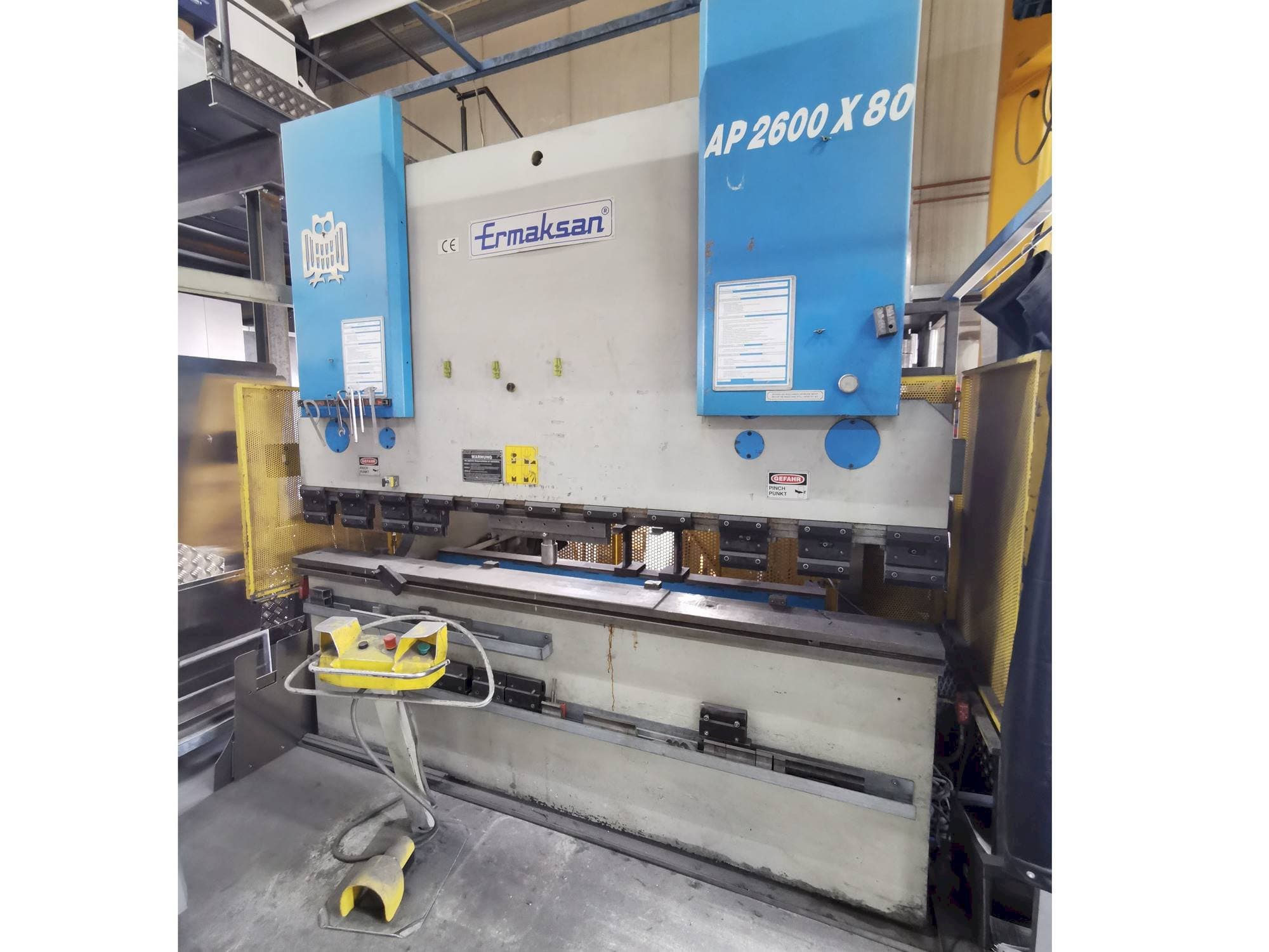 ERMAKSAN AP 2600 - 80 Mašinos vaizdas iš priekio