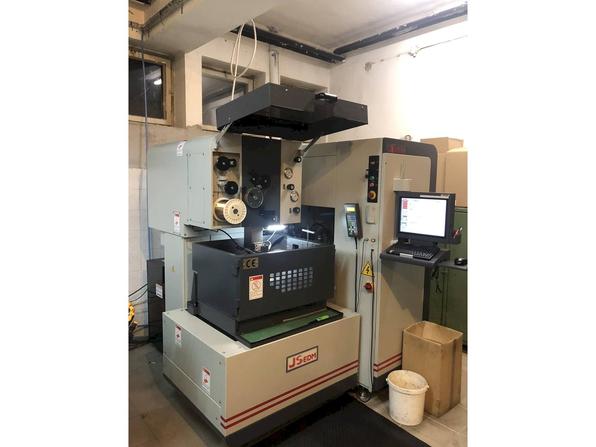 JS EDM Wi-200s Mašinos vaizdas iš priekio