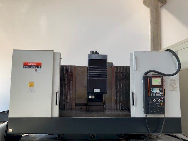 Mazak VT 200C II Mašinos vaizdas iš priekio