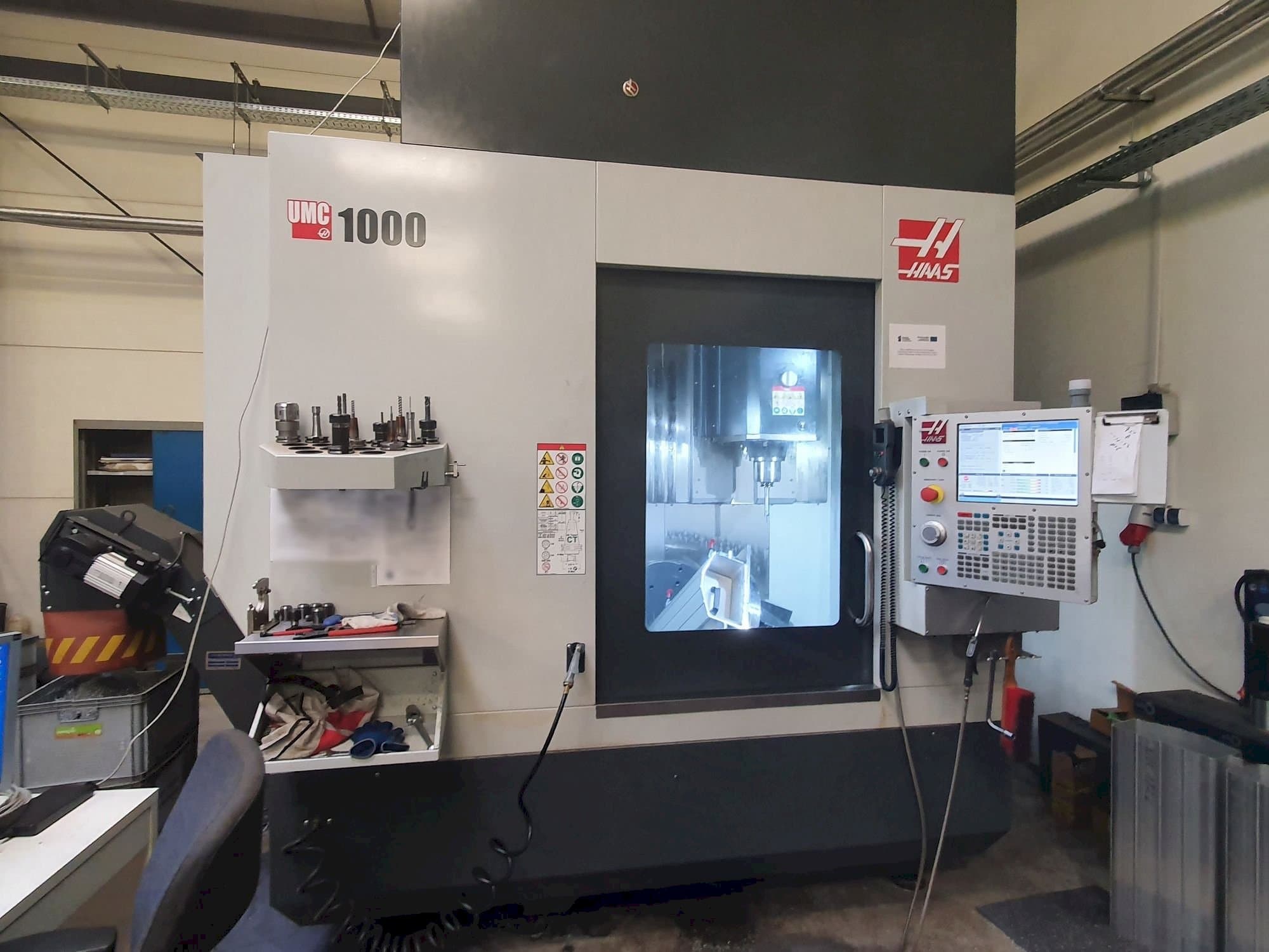 HAAS UMC-1000 Mašinos vaizdas iš priekio