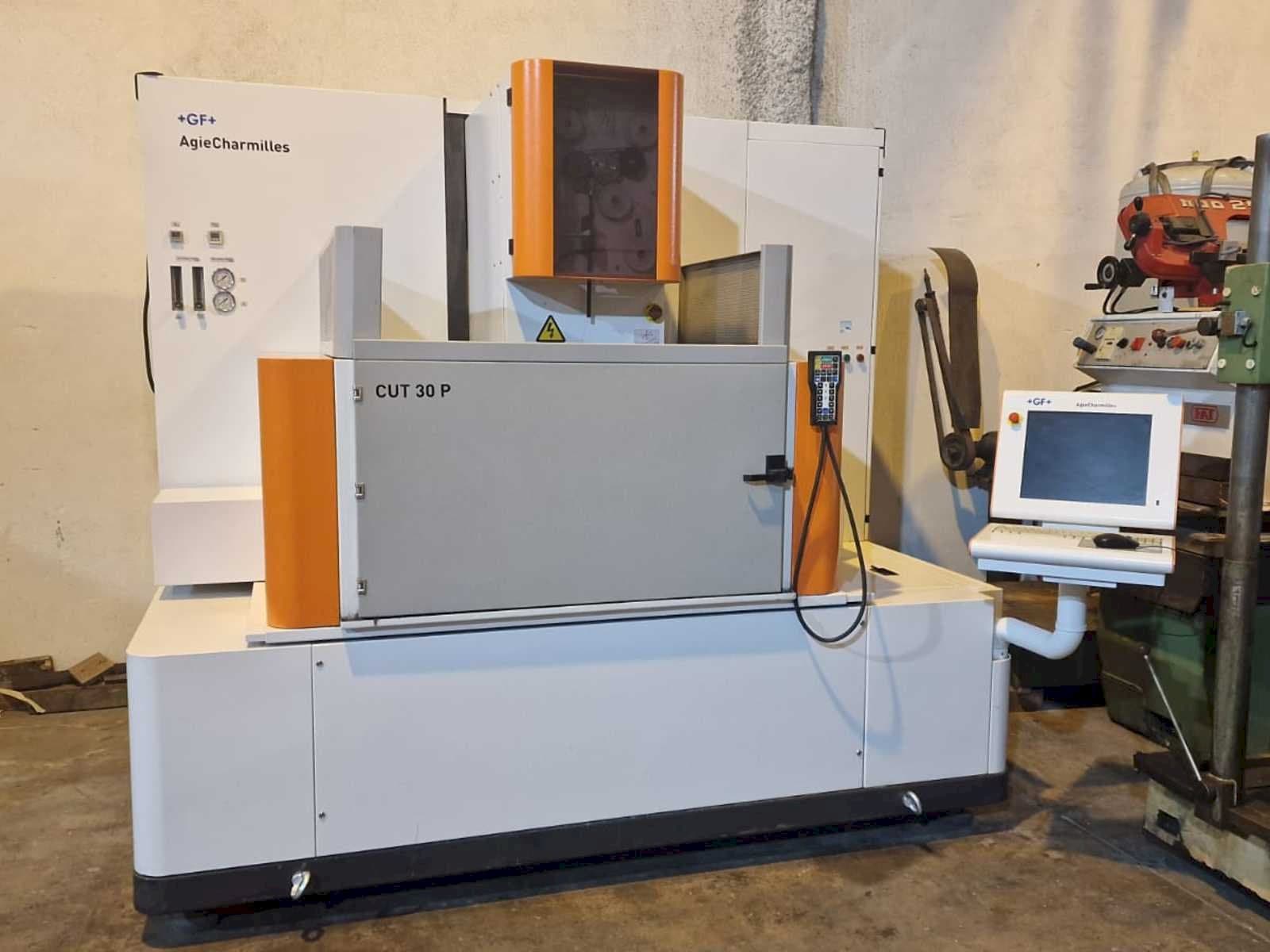 AgieCharmilles CUT 30P Mašinos vaizdas iš priekio