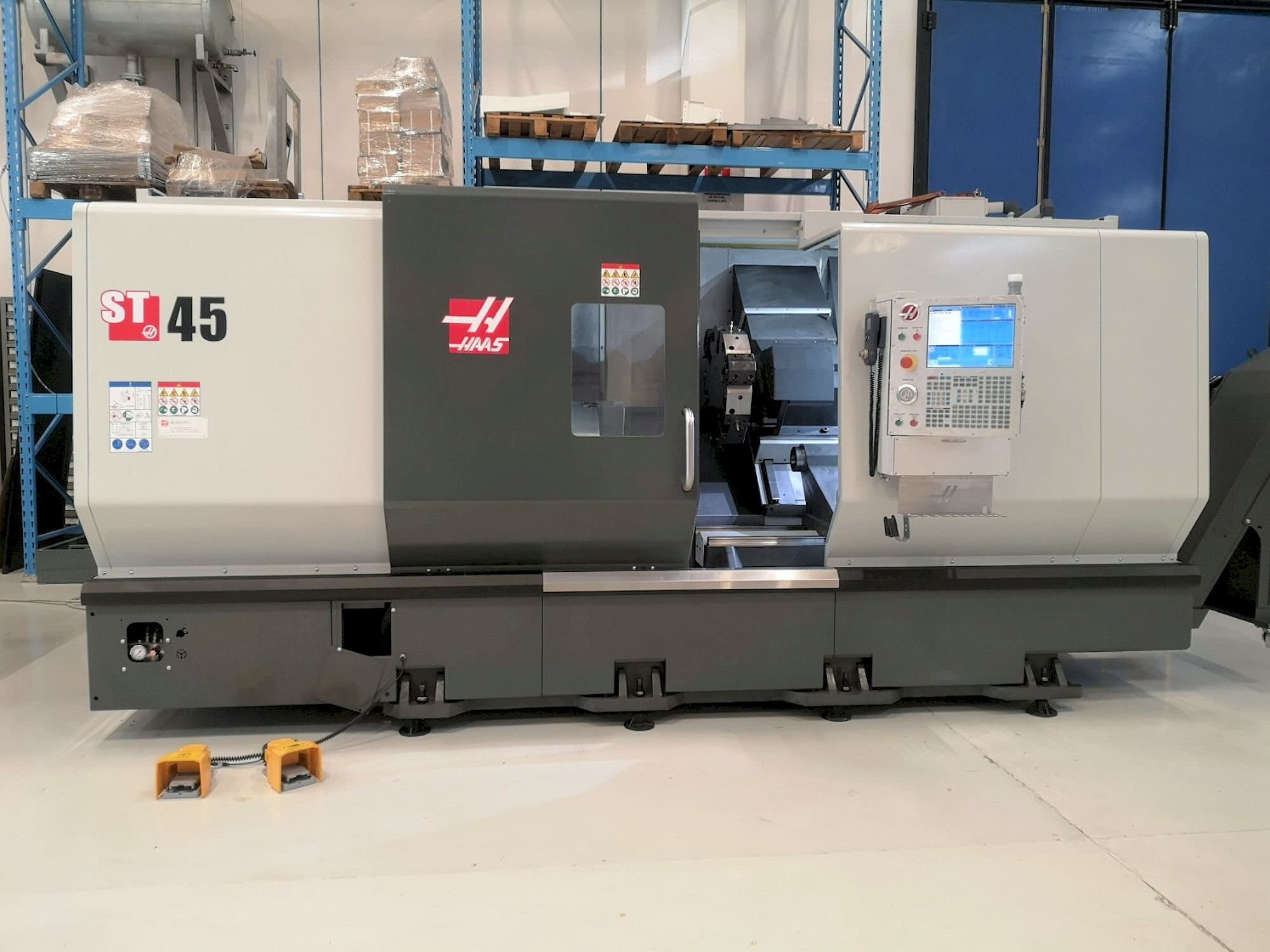 HAAS ST-45 Mašinos vaizdas iš priekio