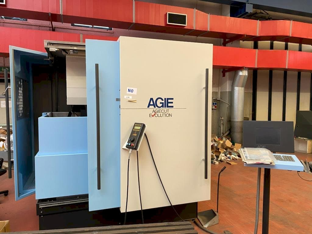 AGIE AGIEMATIC + AGIEPULS 60 HSF Mašinos vaizdas iš priekio
