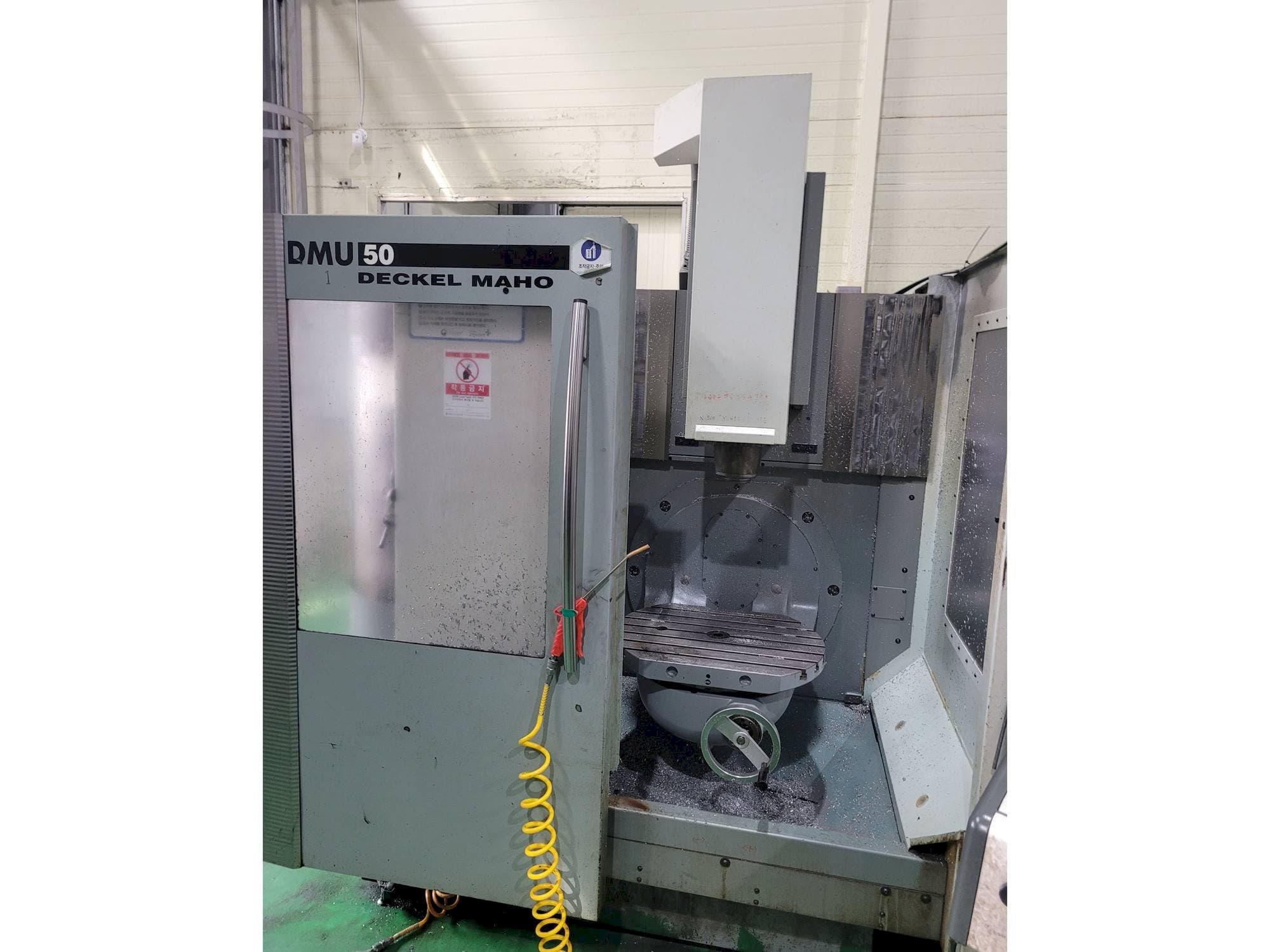 DECKEL MAHO DMU 50 Mašinos vaizdas iš priekio