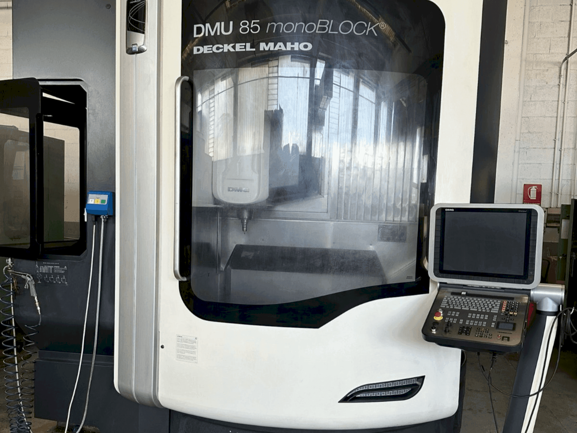 DMG DECKEL MAHO DMU 85 Monoblock Mašinos vaizdas iš priekio