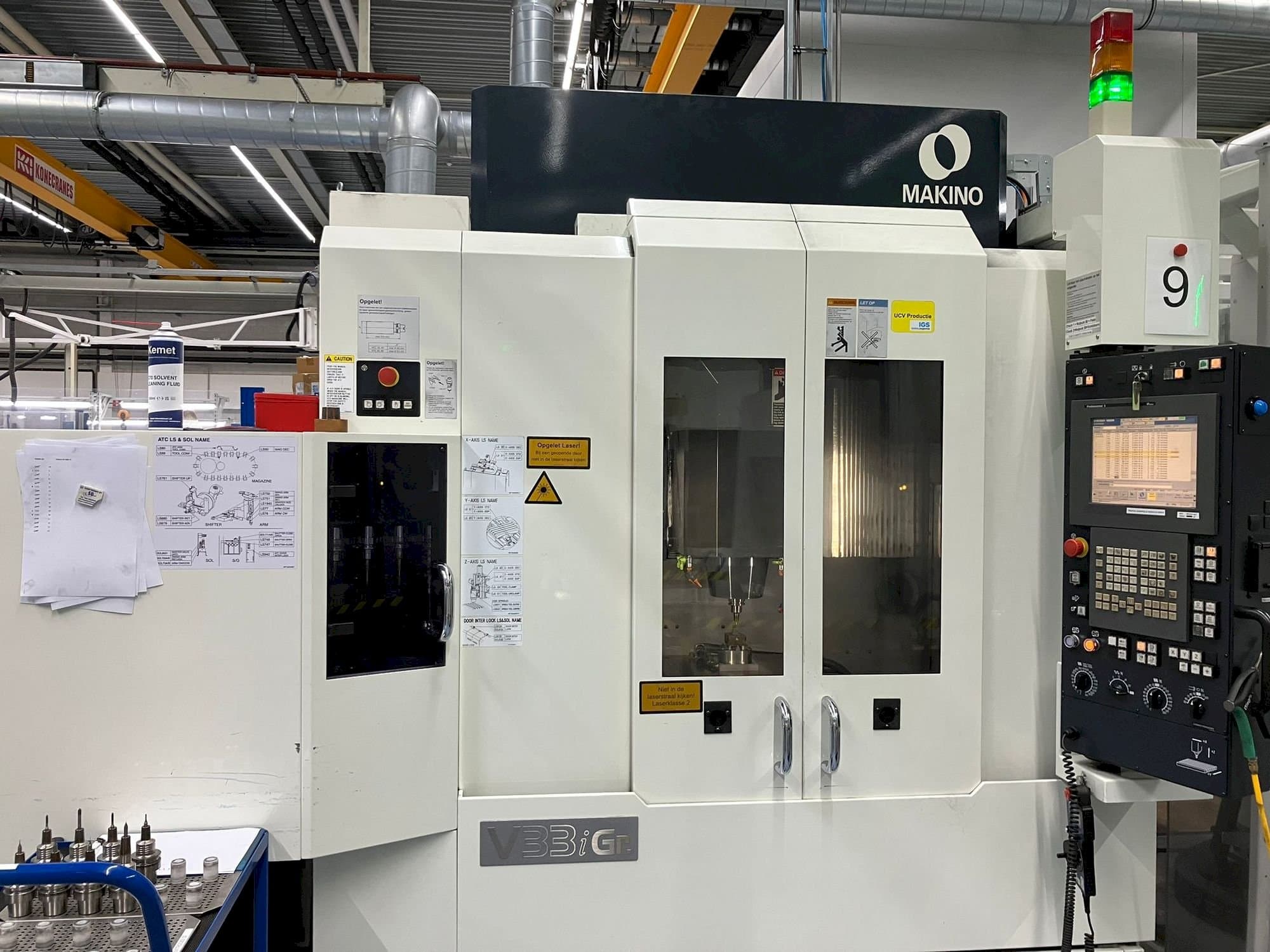 Makino V33i Graphite Mašinos vaizdas iš priekio