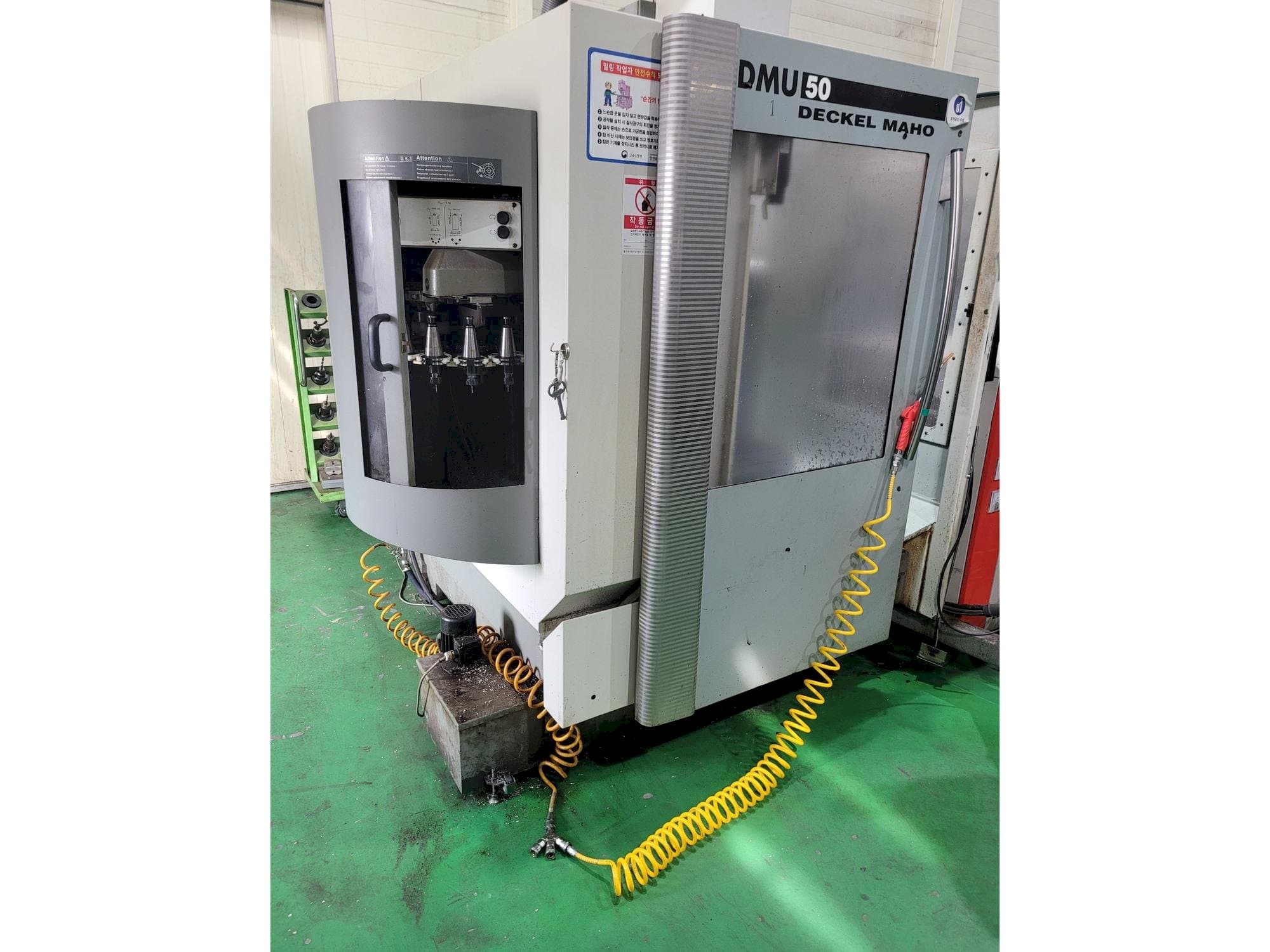 DECKEL MAHO DMU 50 Mašinos vaizdas iš priekio