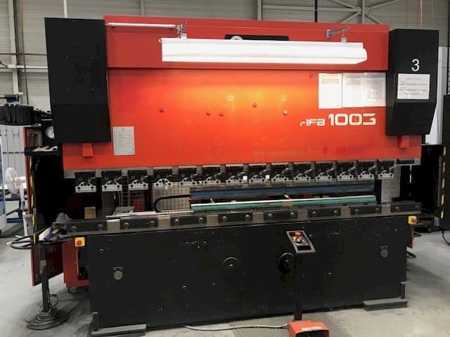AMADA HFBO 100-3 Mašinos vaizdas iš priekio