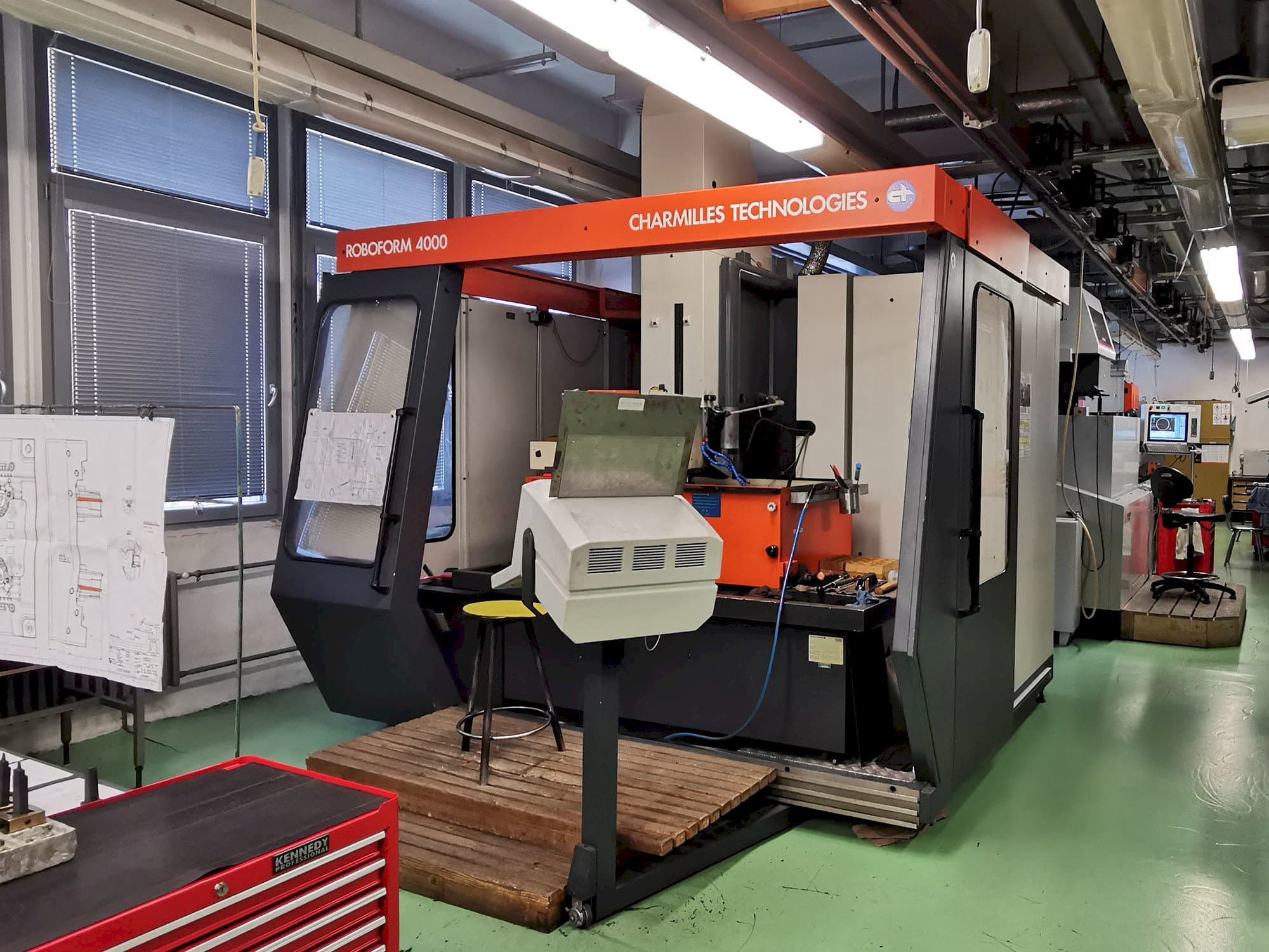 CHARMILLES Roboform 4000 Mašinos vaizdas iš priekio