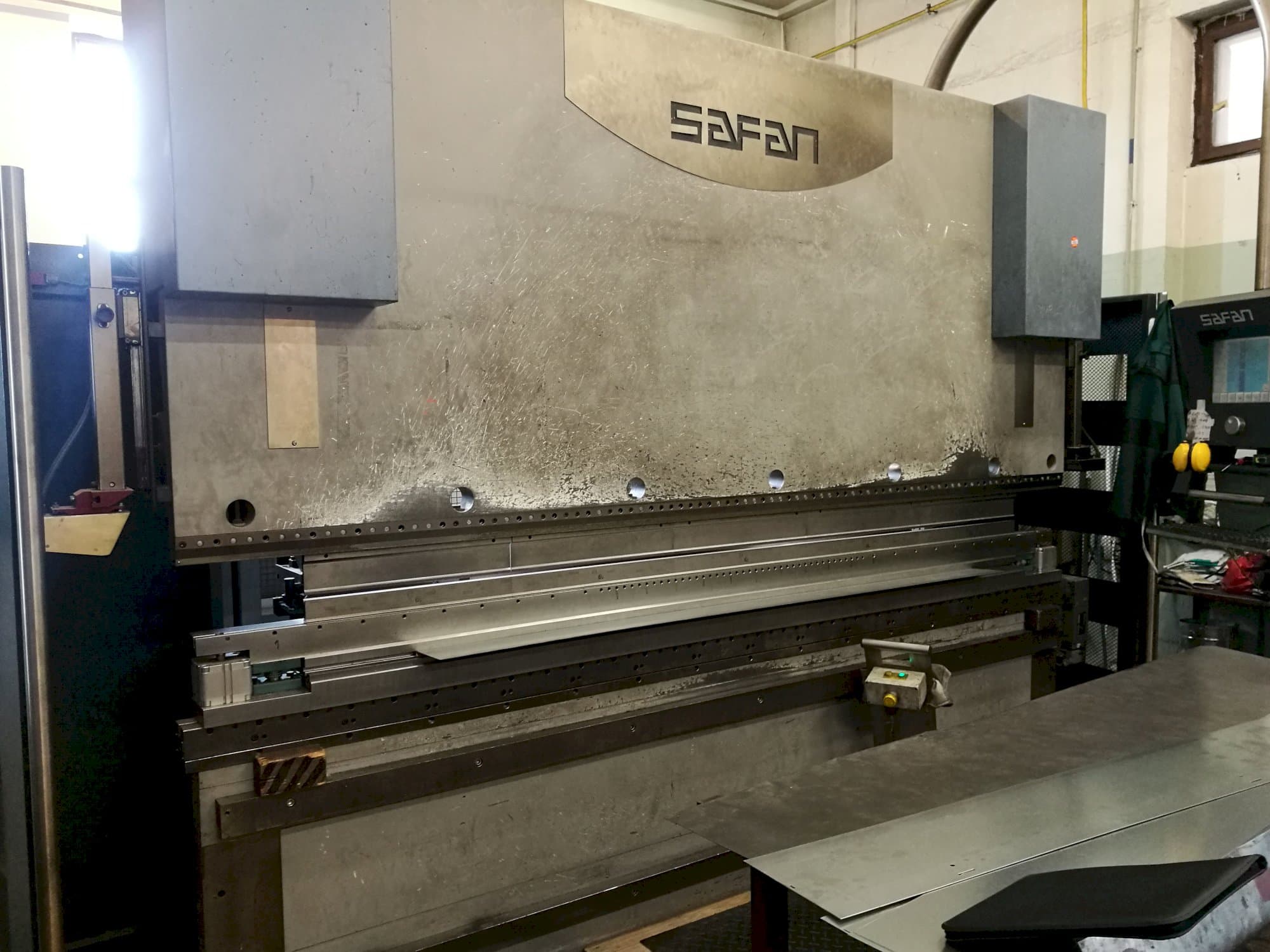 Safan CNCL-K 120-3100 TS1 Mašinos kairės pusės vaizdas