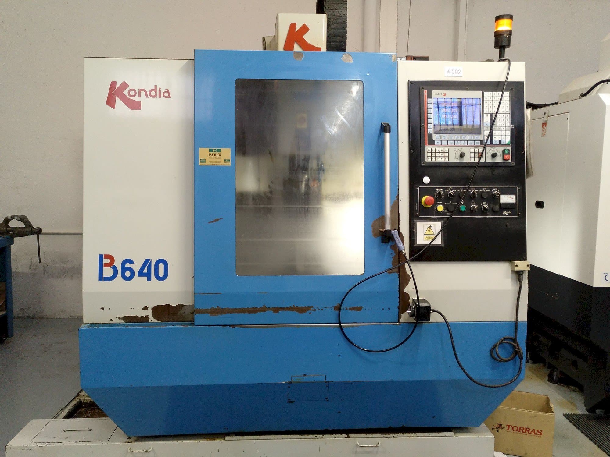 KONDIA B-640 Mašinos vaizdas iš priekio