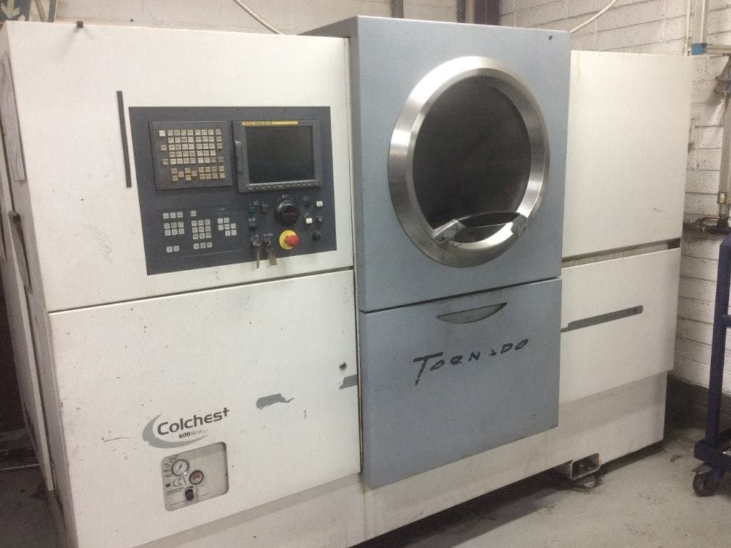 Colchester Tornado T8 Mašinos vaizdas iš priekio