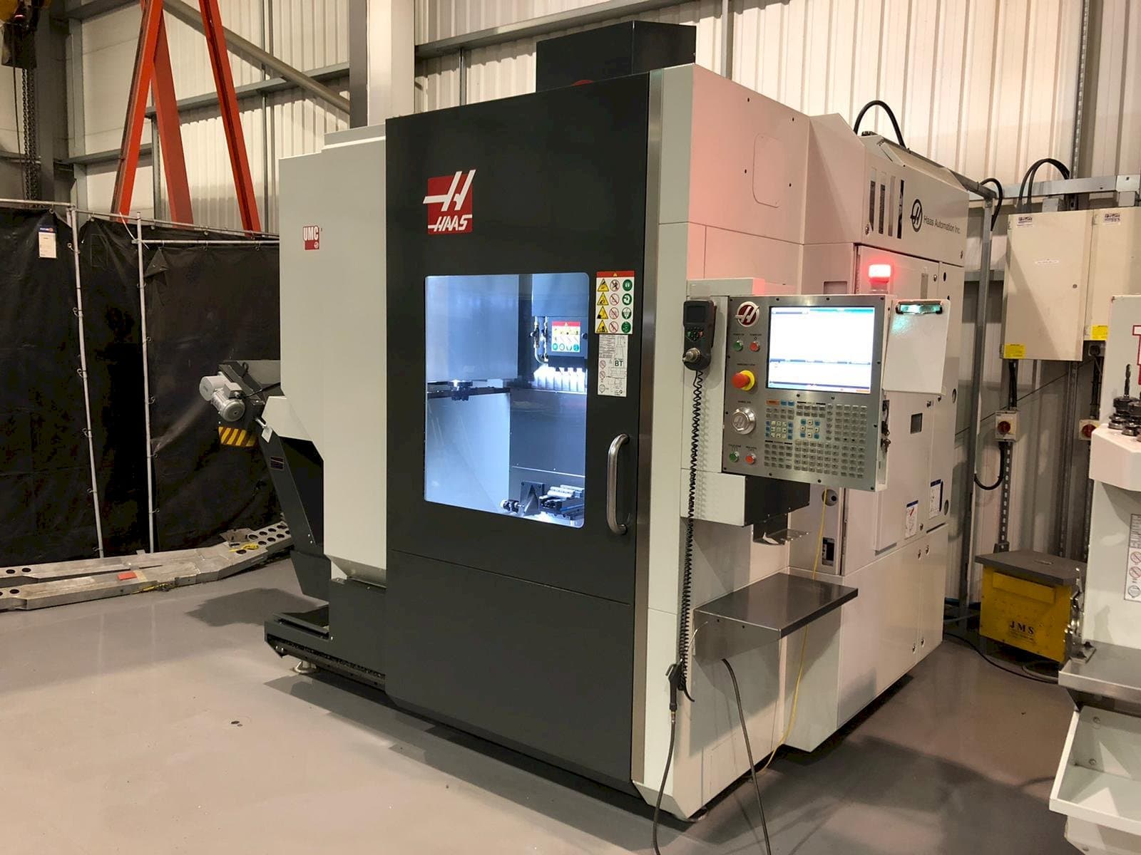HAAS UMC - 750 Mašinos vaizdas iš priekio