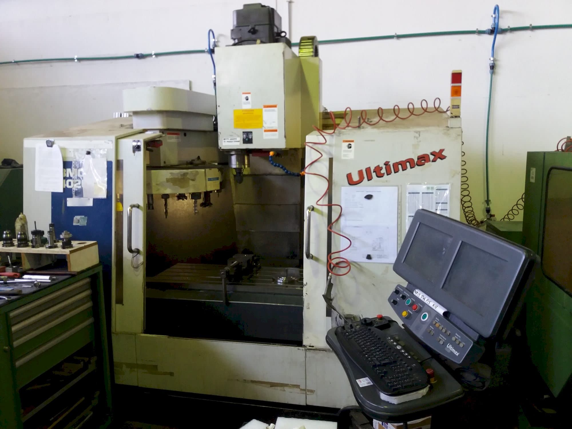 Hurco BMC 420 HT Mašinos vaizdas iš priekio
