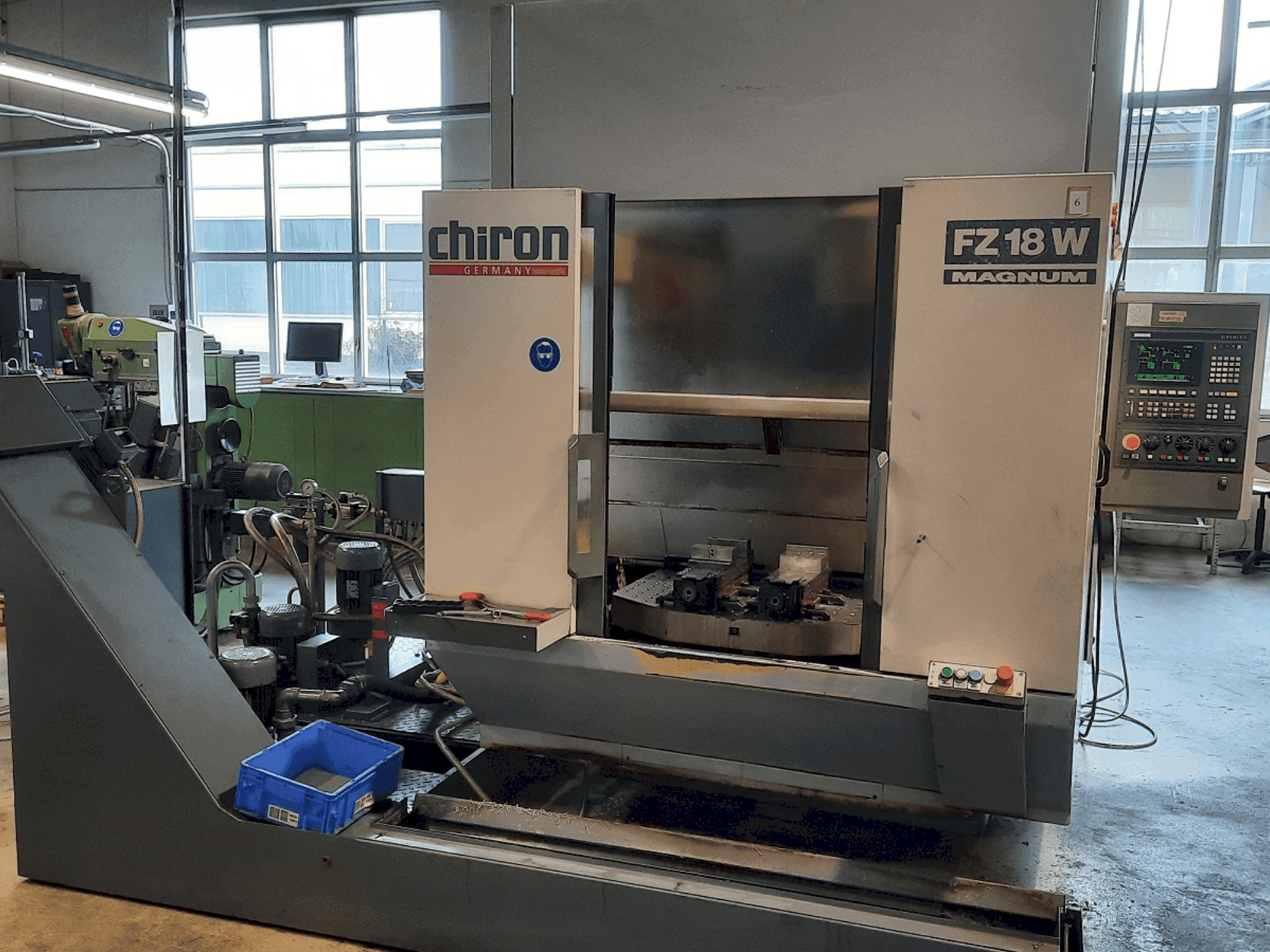 CHIRON FZ 18 W Mašinos vaizdas iš priekio