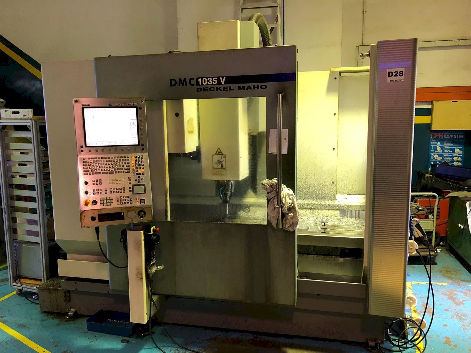 DMG DMC 1035V Mašinos vaizdas iš priekio
