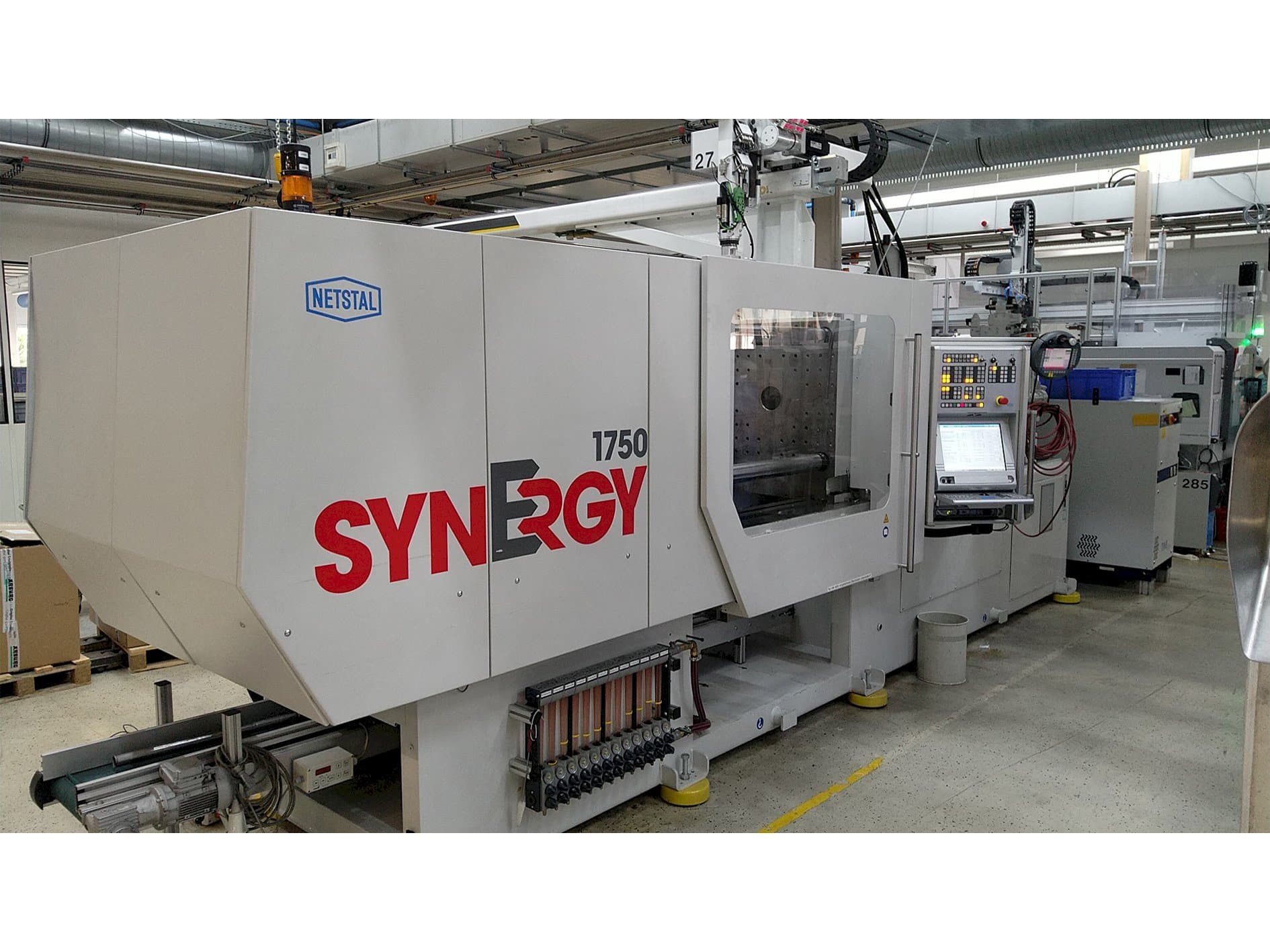Netstal SynErgy 1750-600 Mašinos vaizdas iš priekio