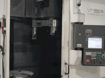 HWACHEON VT550R Mašinos vaizdas iš priekio