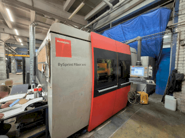 Bystronic Bysprint Fiber 3015 3kW Mašinos vaizdas iš priekio