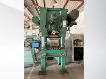 BRUDERER BSTA 25 Mašinos vaizdas iš priekio