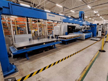 Finn-Power L6 laser + LU3000 Mašinos vaizdas iš priekio