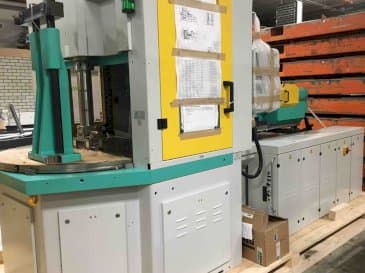 Arburg ALLROUNDER 1200 t 1000 - 400 Mašinos vaizdas iš priekio