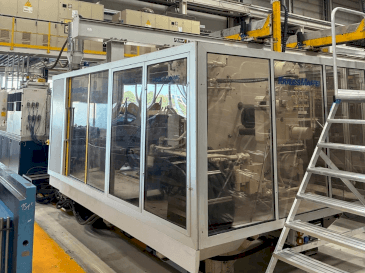 Krauss Maffei 800-5000MC4 Mašinos vaizdas iš priekio