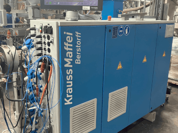 Krauss Maffei KME 45 XS Mašinos vaizdas iš priekio