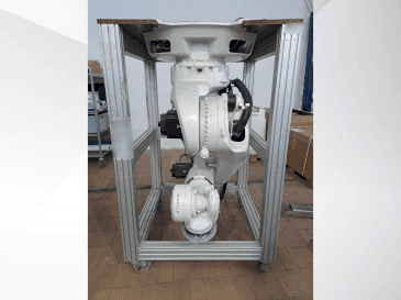KUKA KR270 R2700 C ultra MED (2015) Mašinos vaizdas iš priekio