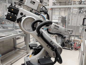 KUKA KR 30-3 Mašinos vaizdas iš priekio