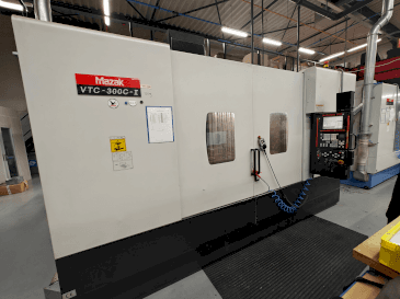 Mazak VTC-300C Mašinos vaizdas iš priekio
