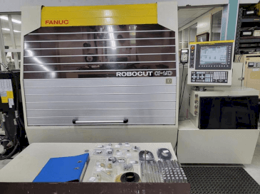 FANUC Alpha 1ID Mašinos vaizdas iš priekio