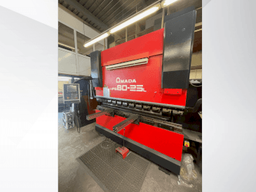 AMADA HFE 80-25 L Mašinos vaizdas iš priekio