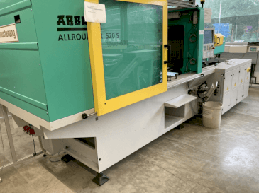 Arburg Allrounder 520S-1600-400 Mašinos vaizdas iš priekio