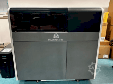 3DSYSTEMS projet 2500 plus Mašinos vaizdas iš priekio