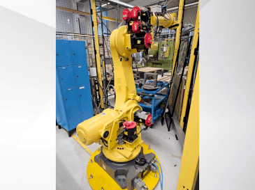 FANUC R2000iB/165F Mašinos vaizdas iš priekio