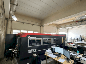 AMADA LCG-3015 Mašinos vaizdas iš priekio