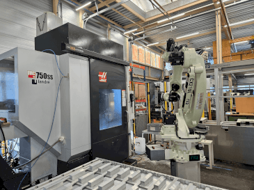 HAAS UMC-750SS Mašinos vaizdas iš priekio