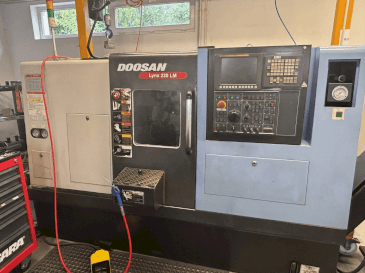 DOOSAN LYNX 200 LM Mašinos vaizdas iš priekio