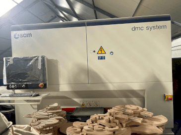 SCM DMC SYSTEM Mašinos vaizdas iš priekio
