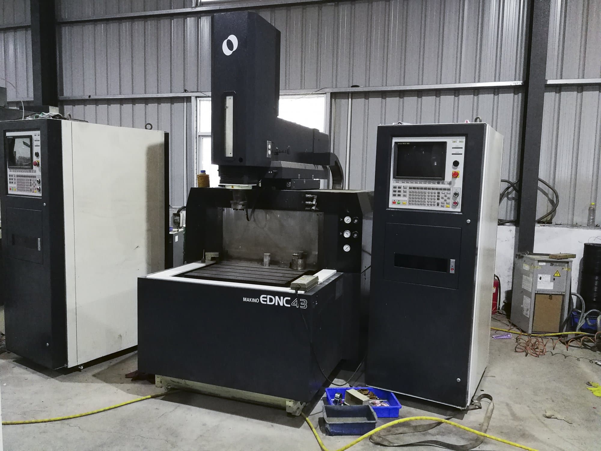 Makino EDNC43 Mašinos vaizdas iš priekio