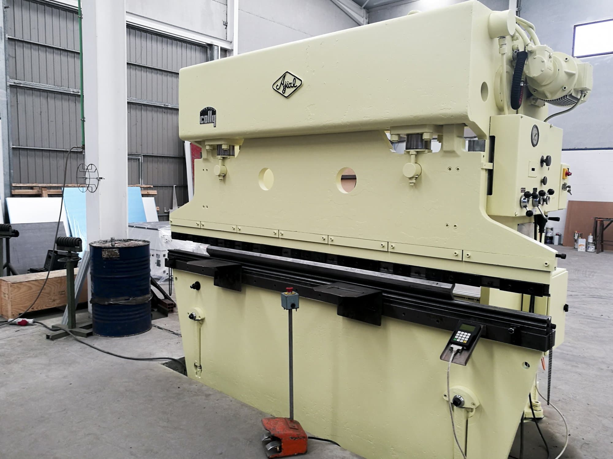 Ajial Colly 89 Mašinos dešinės pusės vaizdas