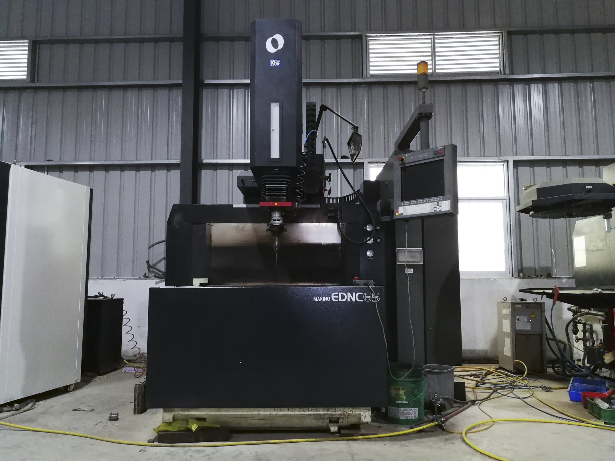 Makino EDNC65 Mašinos vaizdas iš priekio