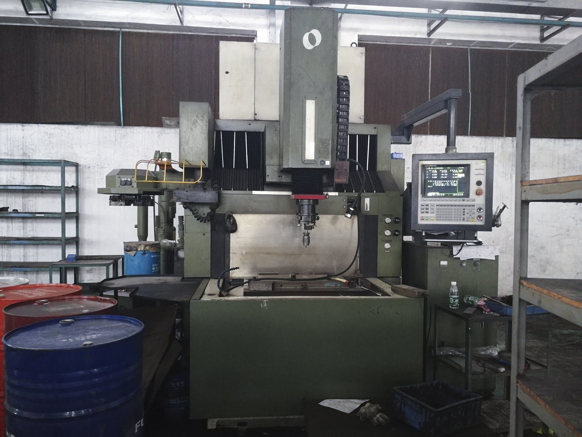 Makino EDNC65 Mašinos vaizdas iš priekio
